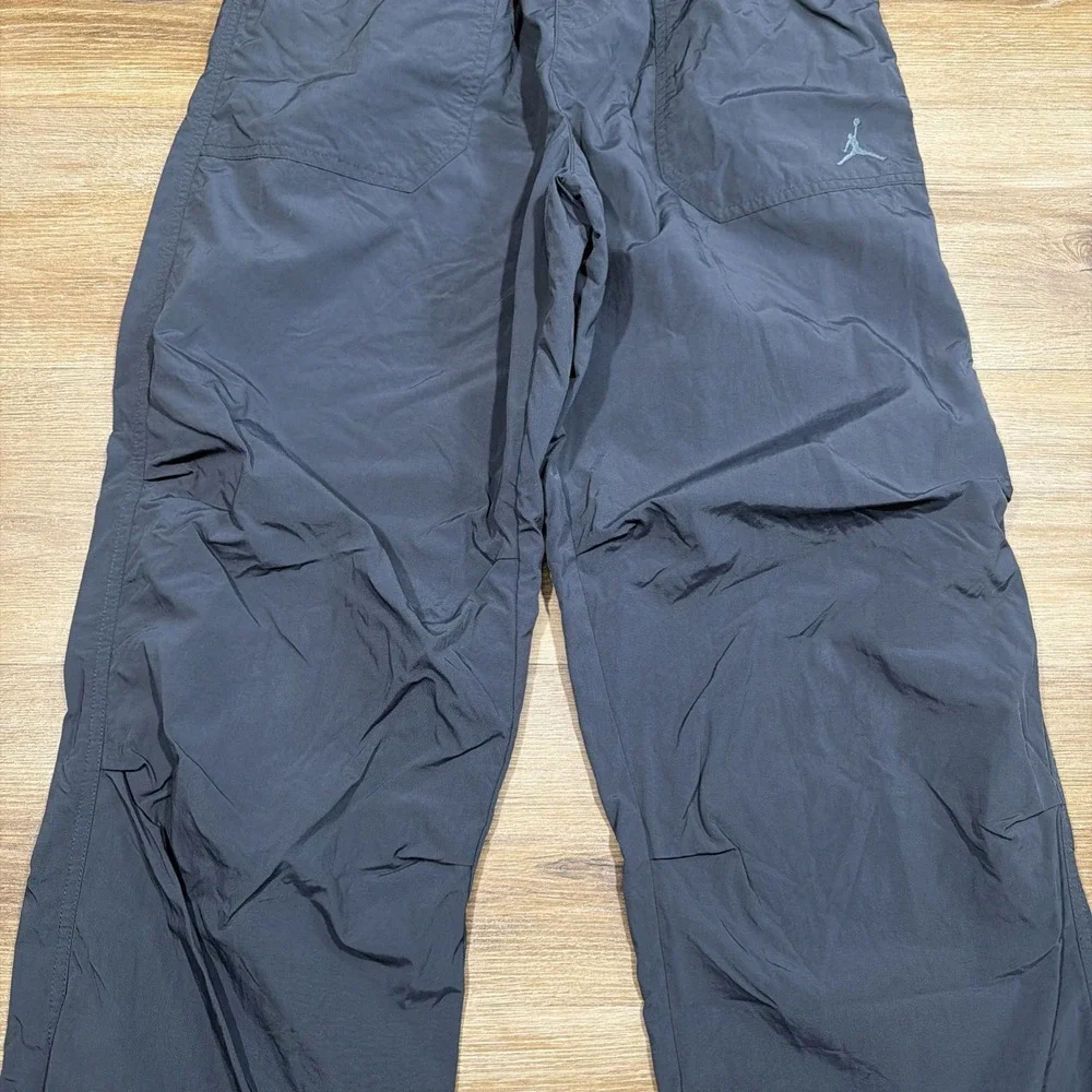Nike Jordan Essentials Woven Nylon Pants Men's XS FV7306-010 Black Loose Fit 30
